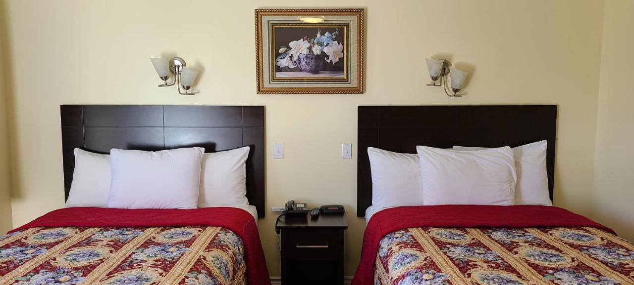 Fox Motor Inn Greater Napanee Екстер'єр фото