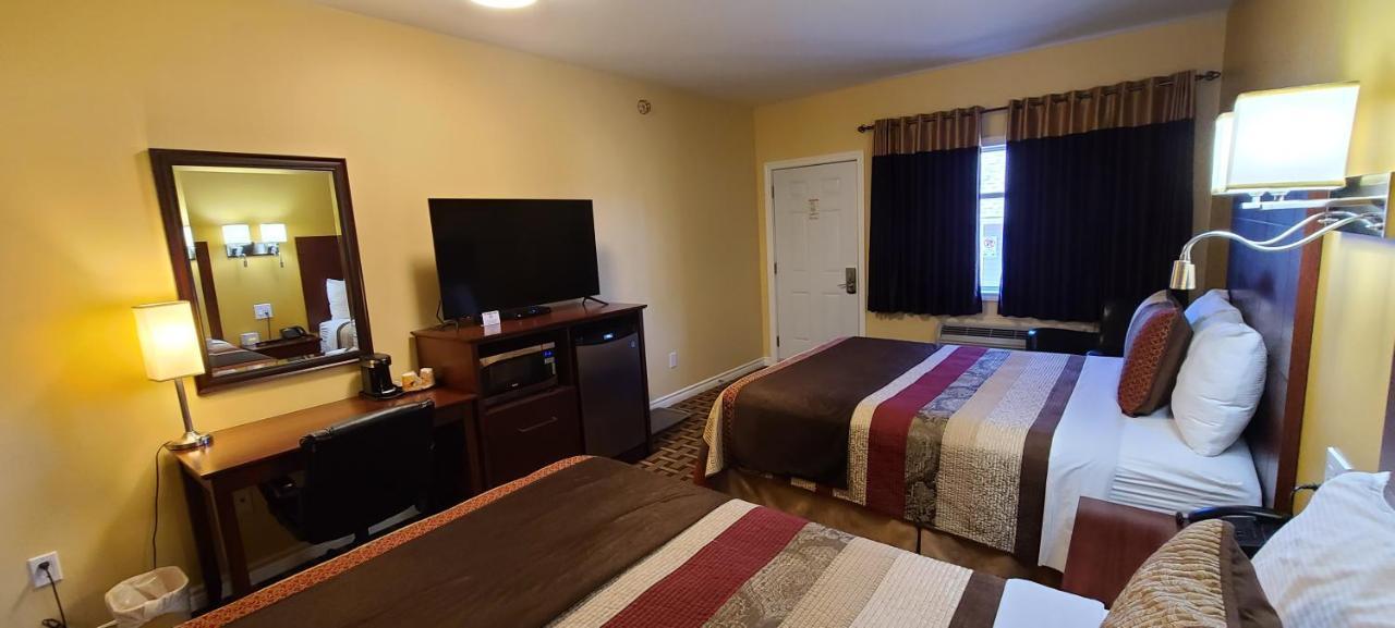 Fox Motor Inn Greater Napanee Екстер'єр фото