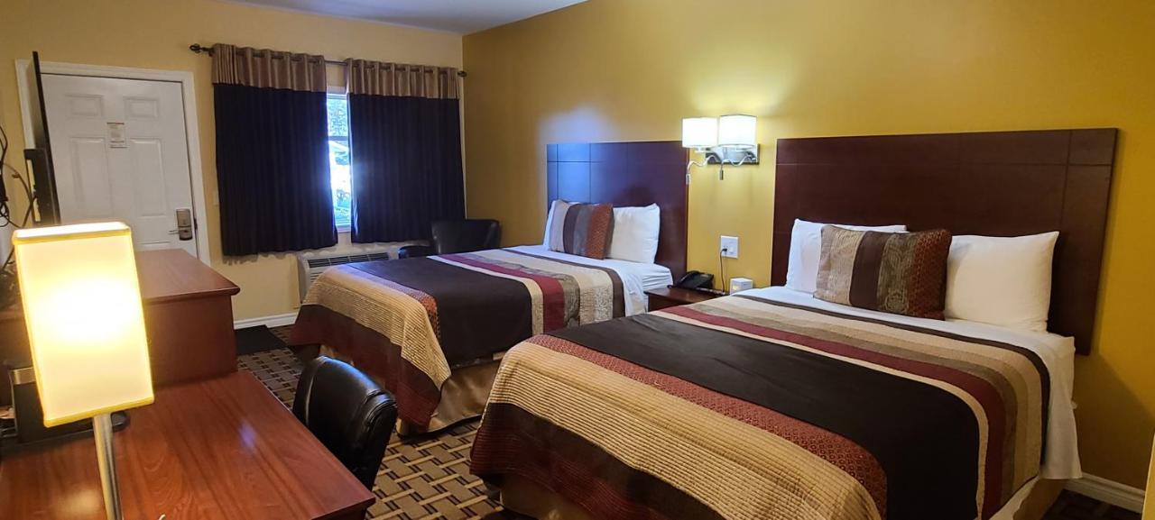 Fox Motor Inn Greater Napanee Екстер'єр фото