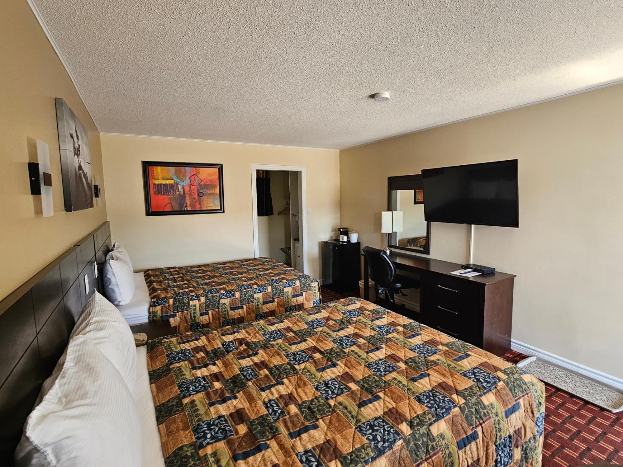 Fox Motor Inn Greater Napanee Екстер'єр фото