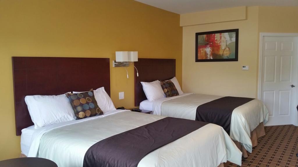 Fox Motor Inn Greater Napanee Екстер'єр фото