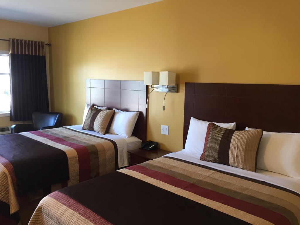Fox Motor Inn Greater Napanee Екстер'єр фото