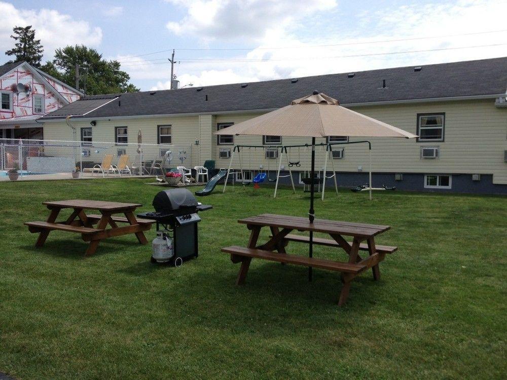 Fox Motor Inn Greater Napanee Екстер'єр фото
