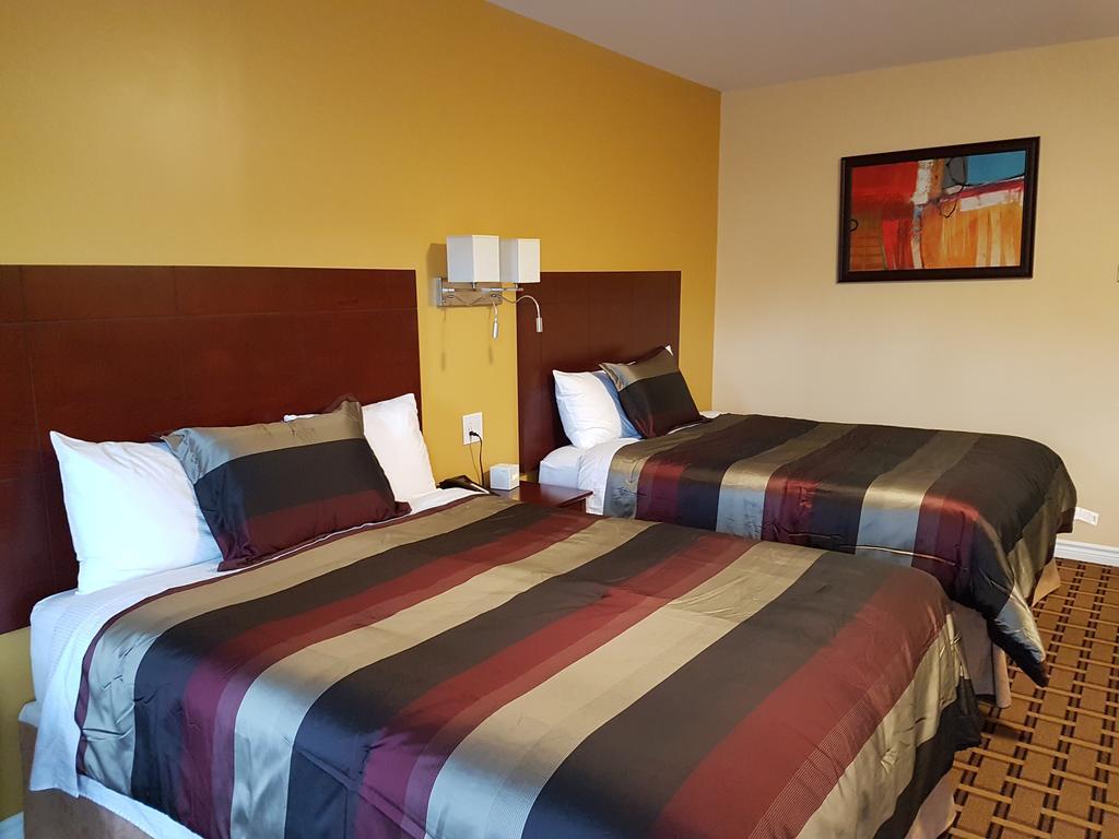 Fox Motor Inn Greater Napanee Екстер'єр фото