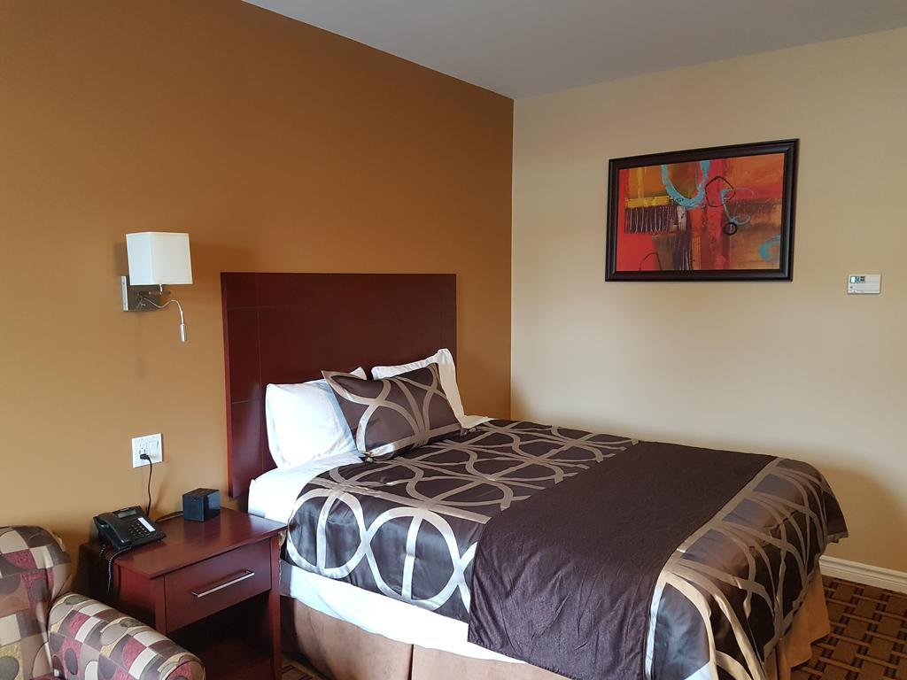 Fox Motor Inn Greater Napanee Екстер'єр фото