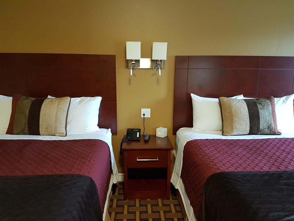 Fox Motor Inn Greater Napanee Екстер'єр фото