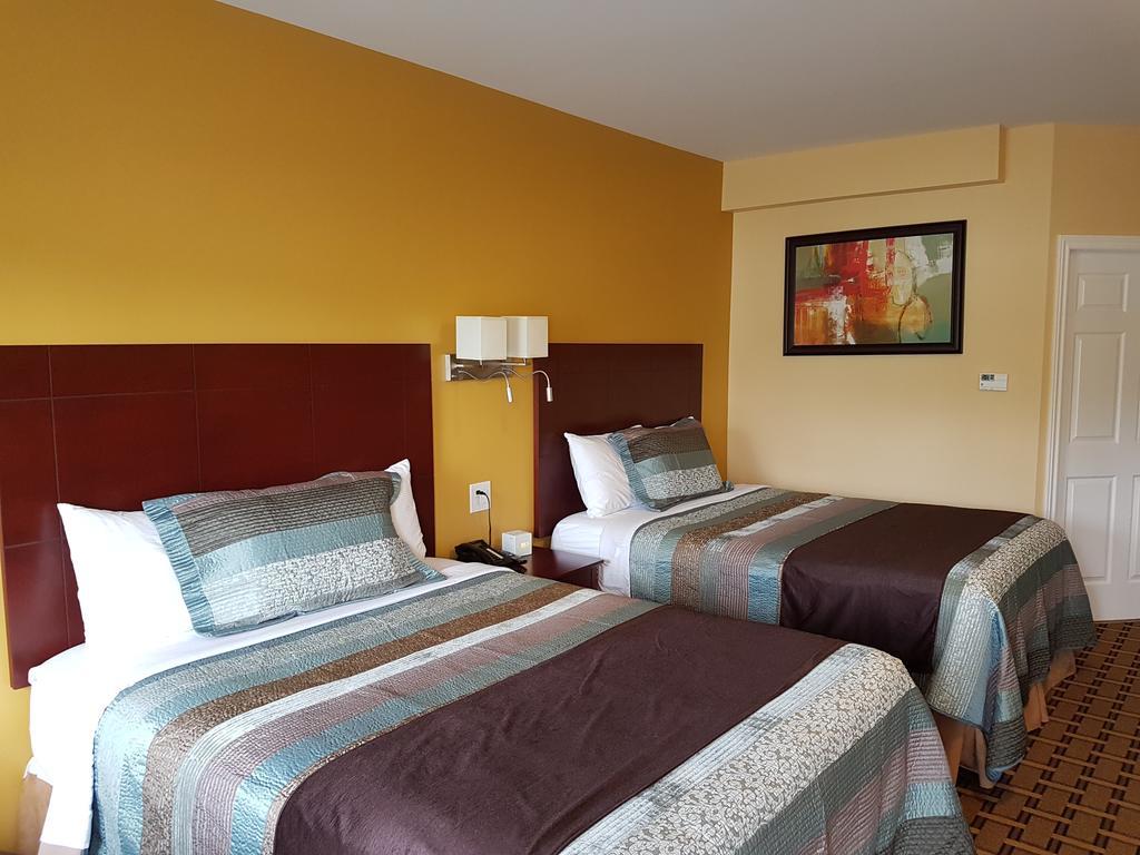 Fox Motor Inn Greater Napanee Екстер'єр фото