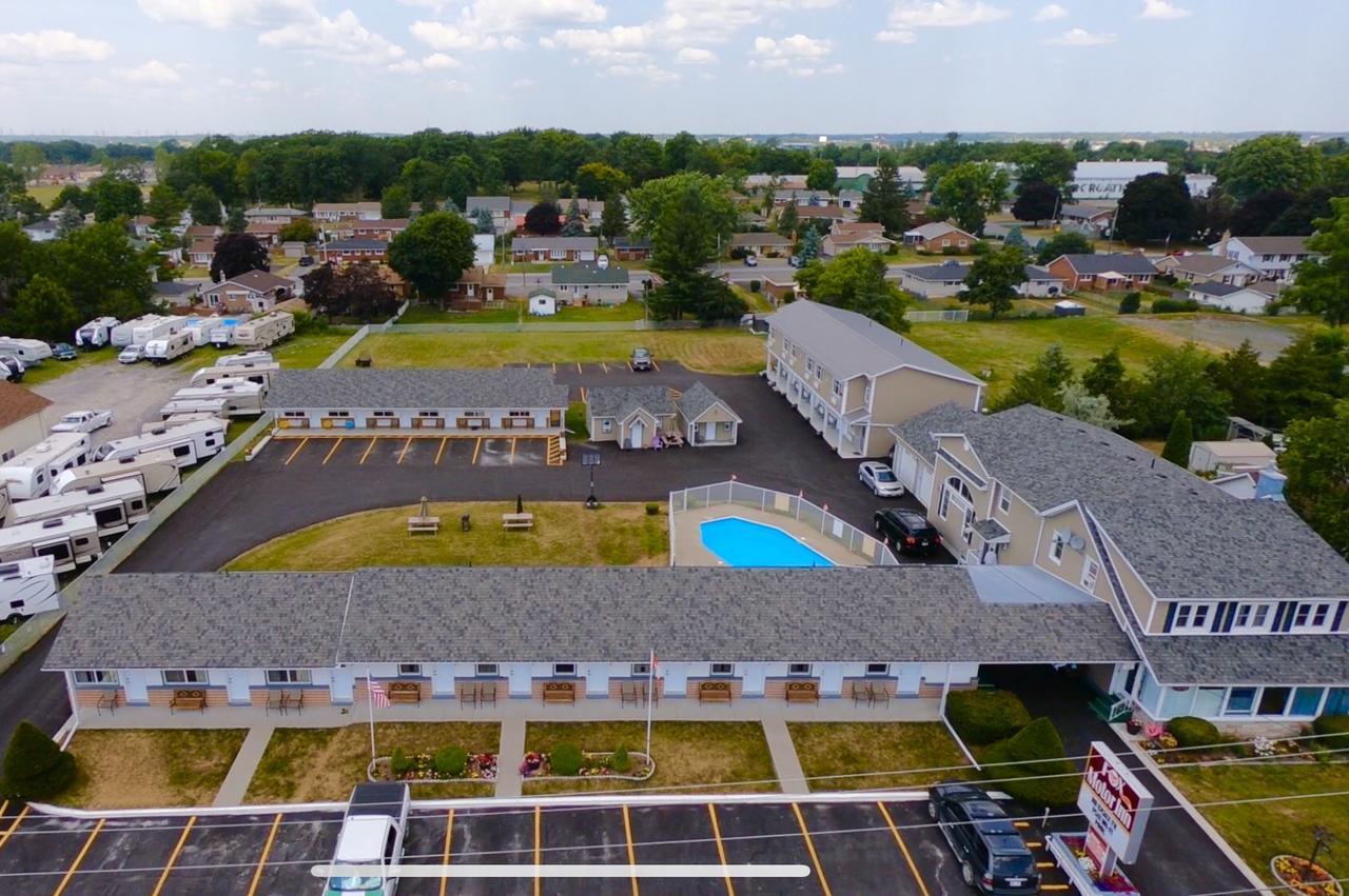 Fox Motor Inn Greater Napanee Екстер'єр фото