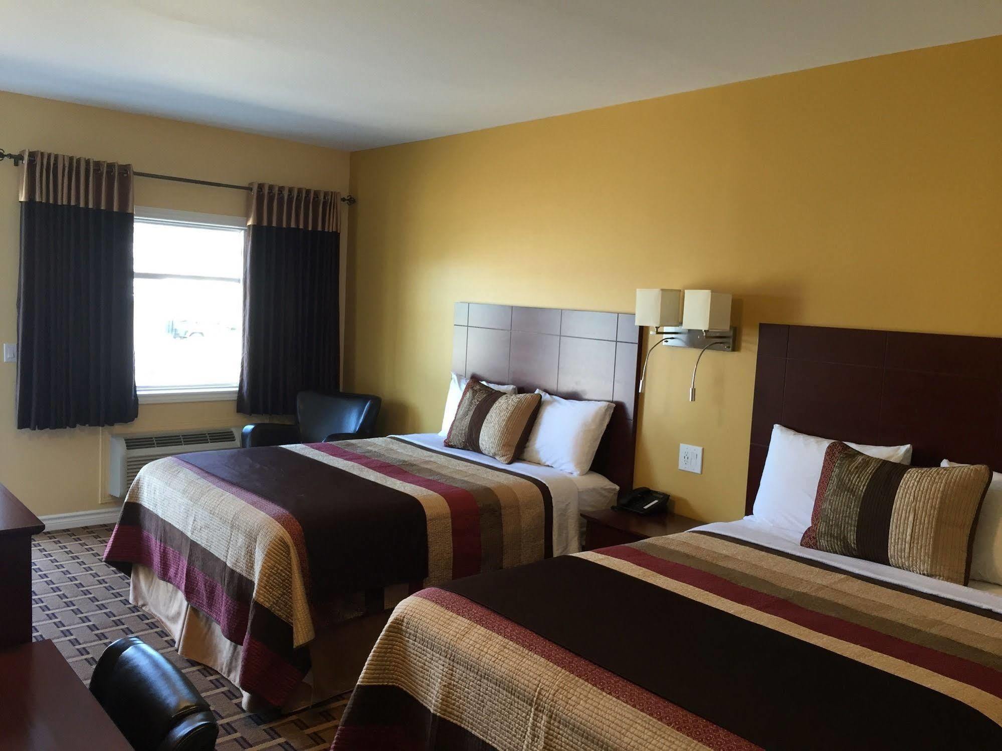 Fox Motor Inn Greater Napanee Екстер'єр фото