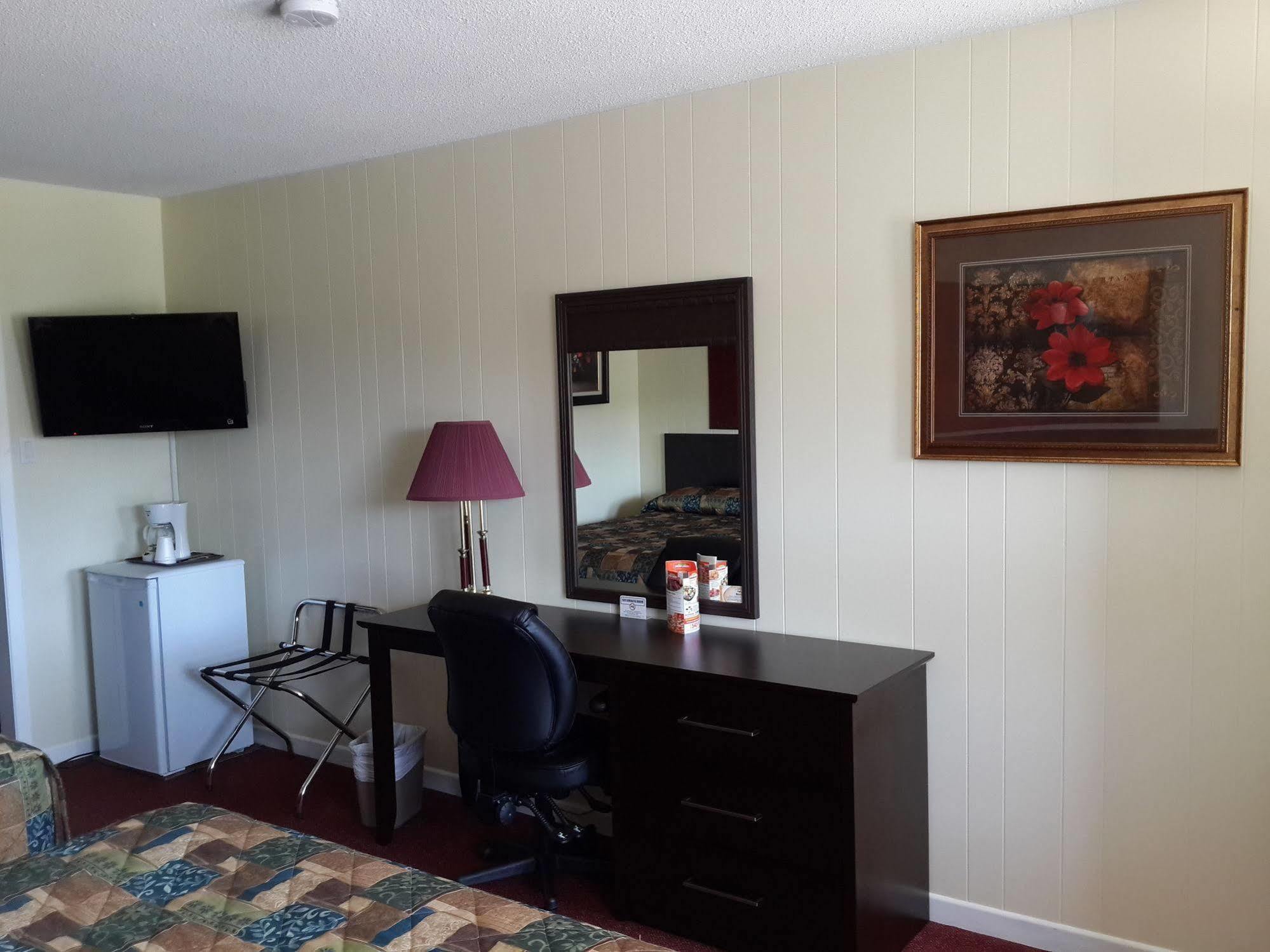 Fox Motor Inn Greater Napanee Екстер'єр фото