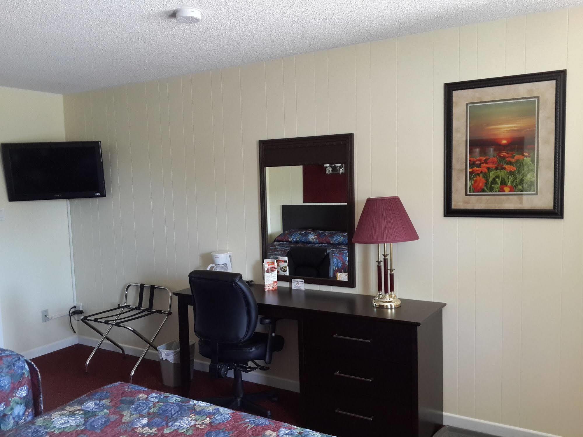Fox Motor Inn Greater Napanee Екстер'єр фото