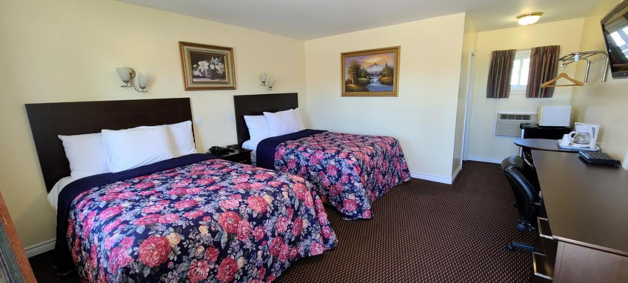 Fox Motor Inn Greater Napanee Екстер'єр фото